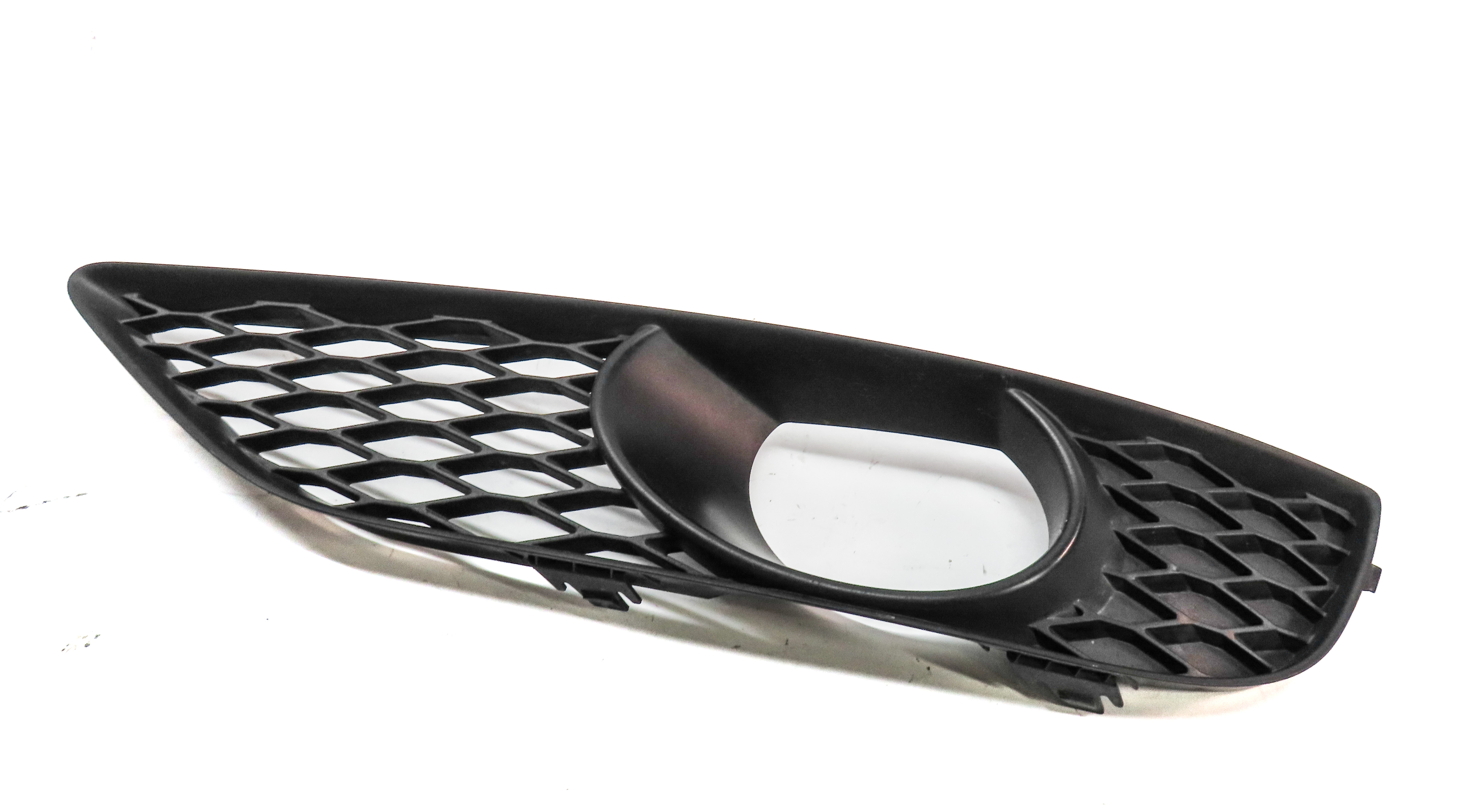 2015 AUDI Q7 PRESTIGE (4L) FRONT LEFT DRIVER LOWER FOG LIGHT LAMP TRIM (BLACK) — exact item pictured